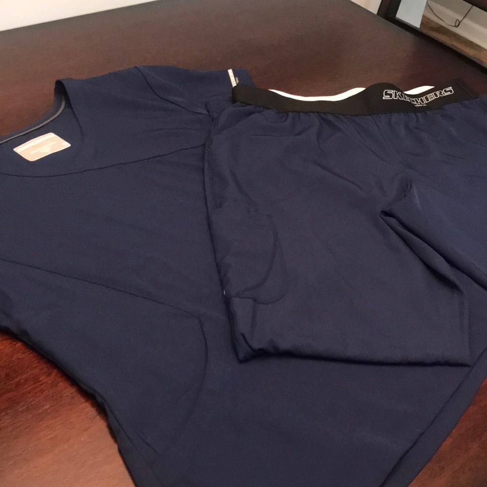 NWOT Navy Blue Skechers Scrub Set